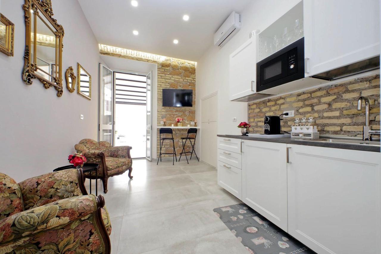 Roman Holiday Suites Casa de hóspedes