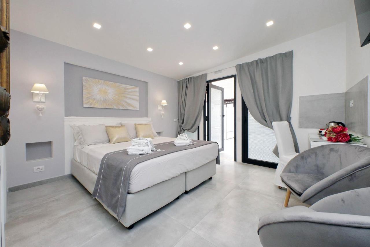 Roman Holiday Suites Casa de hóspedes