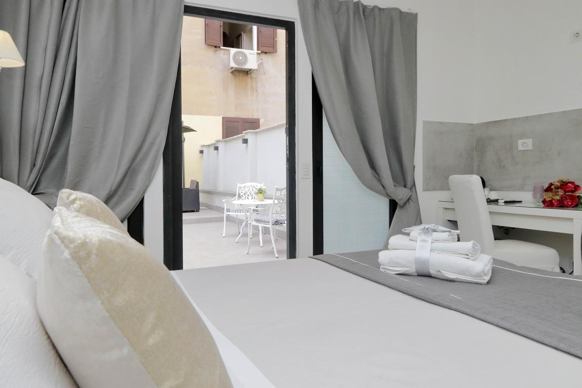 Casa de hóspedes Roman Holiday Suites *
