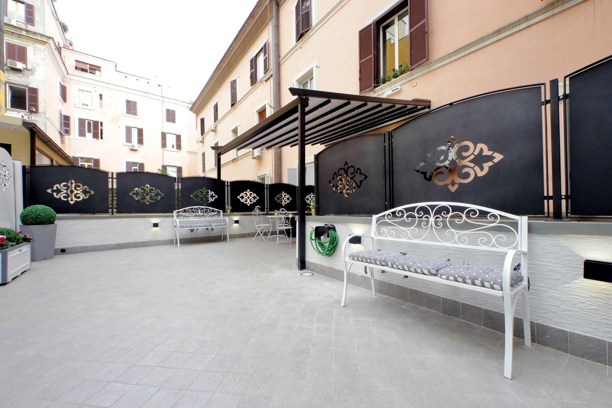 Roman Holiday Suites Pensión *